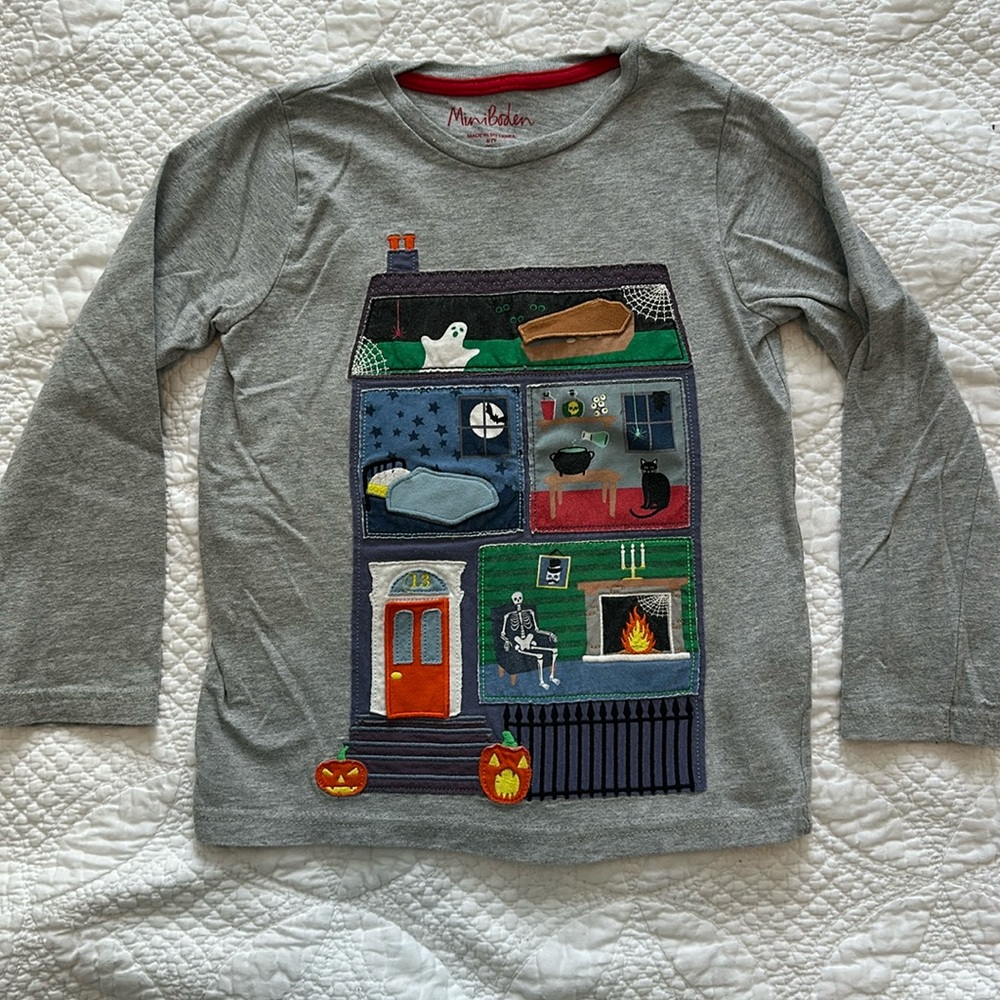 Mini Boden haunted house Tshirt size 6-7